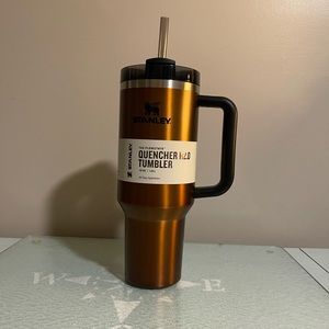 Stanley Flowstate Quencher H2.0 Tumbler 40 oz. Maple Glow